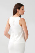 woman wearing white sleeveless tank top